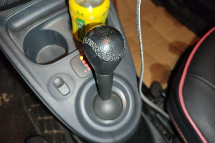 Used smart forfour 2016 1.0L 52 kW Passion Edition Gear Lever