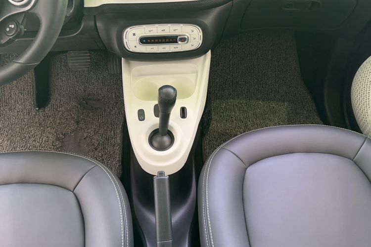Used smart forfour 2016 1.0L 52 kW Passion Edition Gear Lever