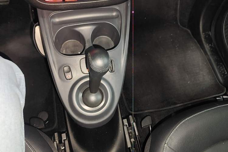 Used smart forfour 2016 0.9T 66 kW Pioneer Edition Gear Lever