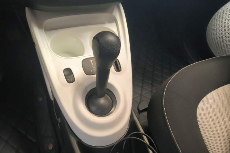 Used smart forfour 2016 1.0L 52 kW Passion Edition Gear Lever
