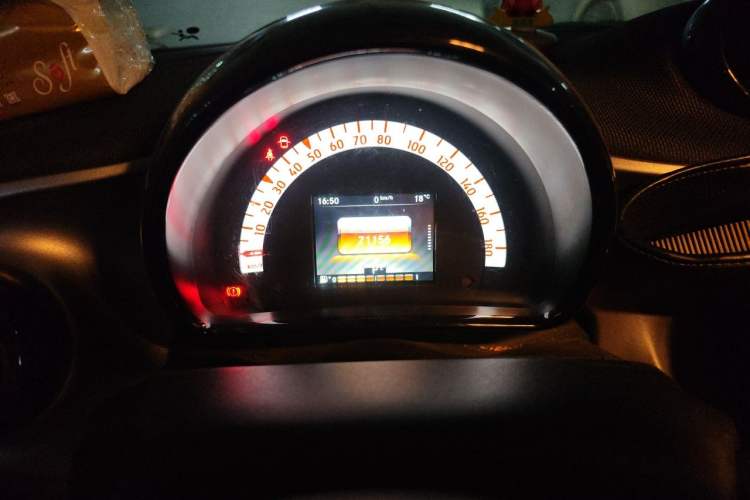 Used smart forfour 2016 1.0L 52 kW Passion Edition Instrument Cluster