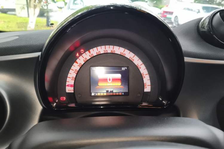 Used smart forfour 2016 1.0L 52 kW Passion Edition Instrument Cluster