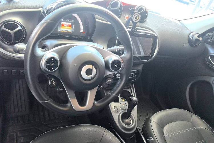 Used smart forfour 2016 0.9T 66 kW Pioneer Edition Interior 1