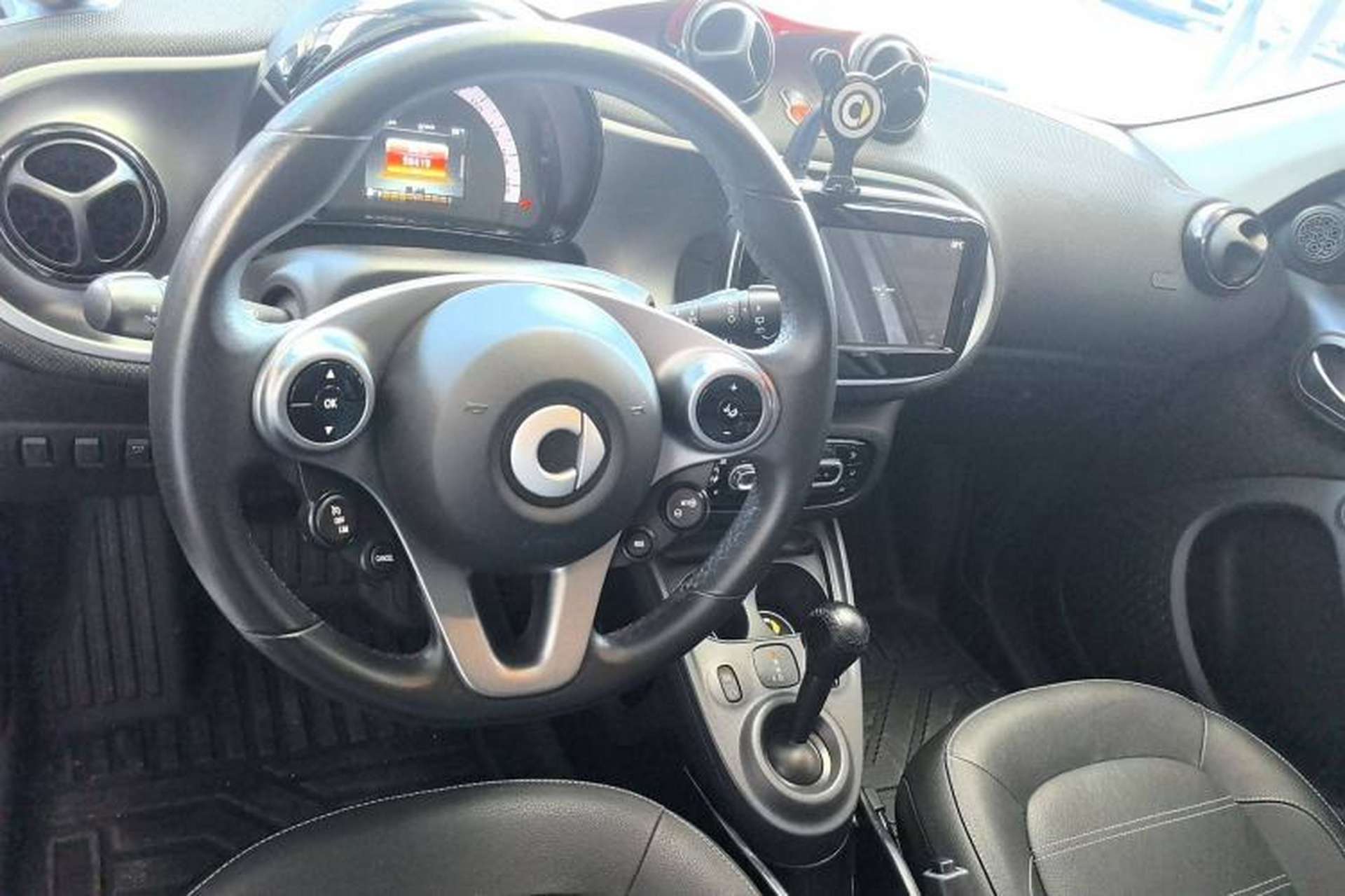 Used smart forfour 2016 0.9T 66 kW Pioneer Edition Interior 1