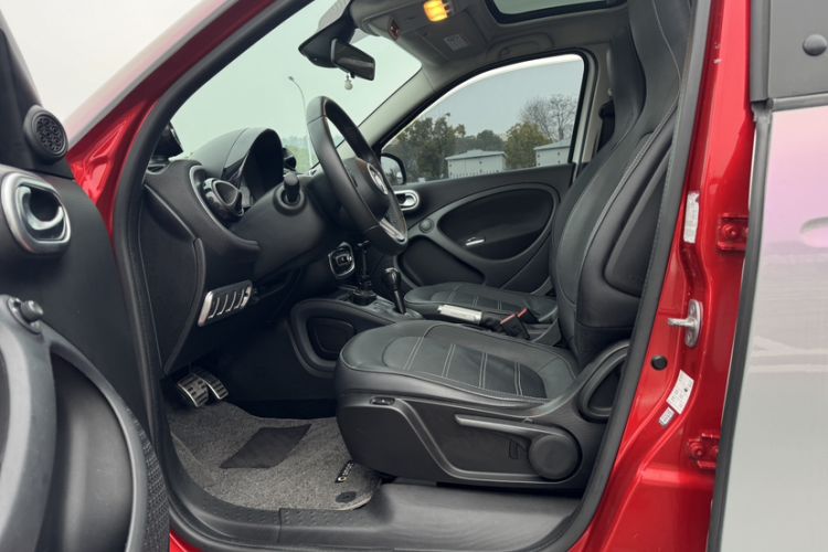 Used smart forfour 2016 0.9T 66 kW Pioneer Edition Interior 10