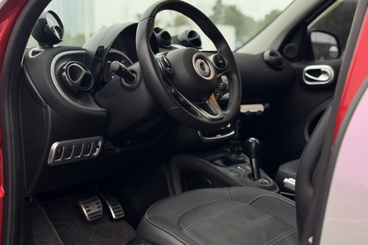Used smart forfour 2016 0.9T 66 kW Pioneer Edition Interior 12