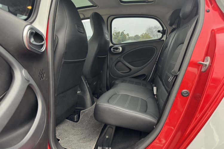 Used smart forfour 2016 0.9T 66 kW Pioneer Edition Interior 2