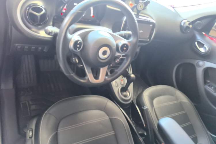 Used smart forfour 2016 0.9T 66 kW Pioneer Edition Interior 4