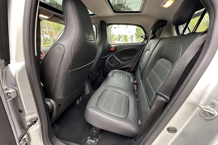 Used smart forfour 2016 0.9T 66 kW Pioneer Edition Interior 6