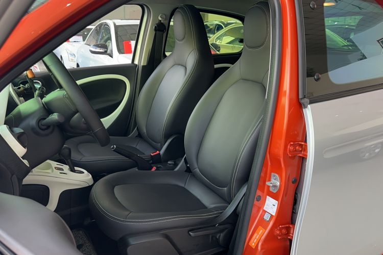 Used smart forfour 2016 1.0L 52 kW Passion Edition Left Front Seat