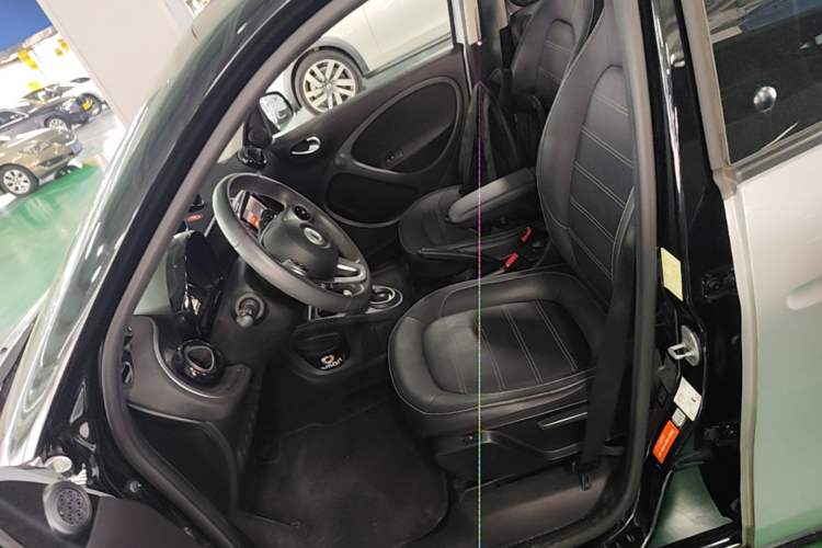Used smart forfour 2016 0.9T 66 kW Pioneer Edition Left Front Seat