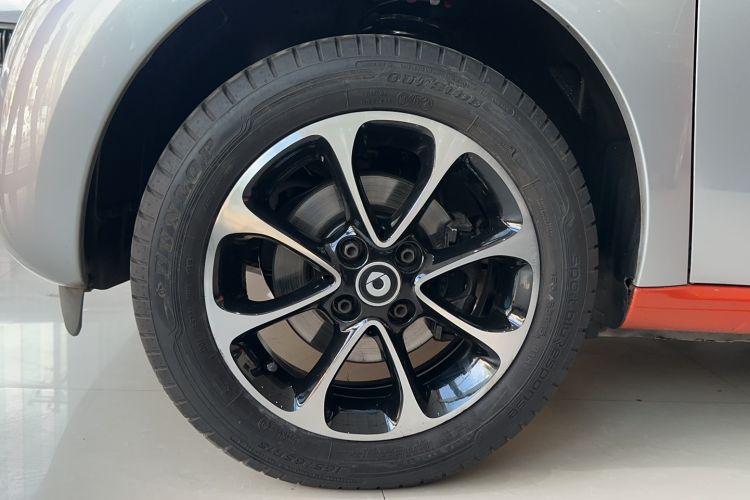 Used smart forfour 2016 1.0L 52 kW Passion Edition Left Front Wheel Hub