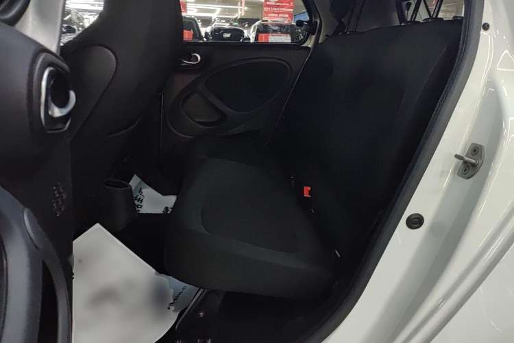Used smart forfour 2016 1.0L 52 kW Passion Edition Left Rear Seat