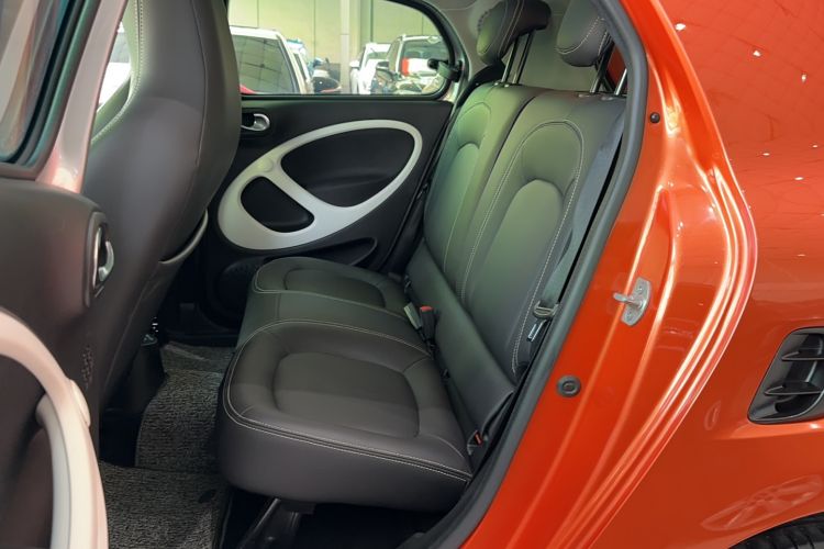 Used smart forfour 2016 1.0L 52 kW Passion Edition Left Rear Seat