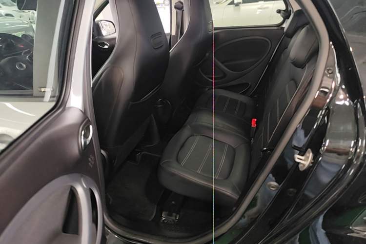 Used smart forfour 2016 0.9T 66 kW Pioneer Edition Left Rear Seat