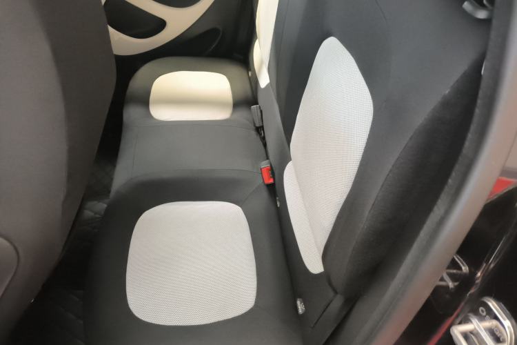 Used smart forfour 2016 1.0L 52 kW Passion Edition Left Rear Seat