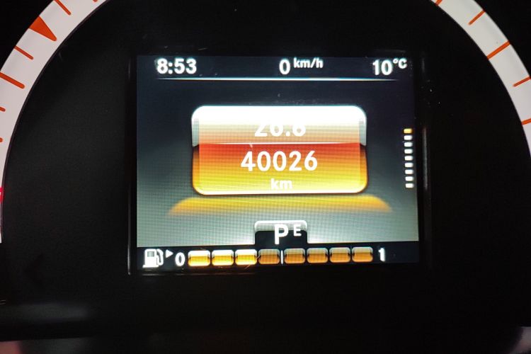 Used smart forfour 2016 1.0L 52 kW Passion Edition Odometer Close Up