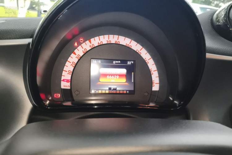 Used smart forfour 2016 1.0L 52 kW Passion Edition Odometer Close Up