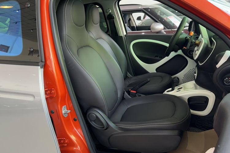Used smart forfour 2016 1.0L 52 kW Passion Edition Right Front Seat
