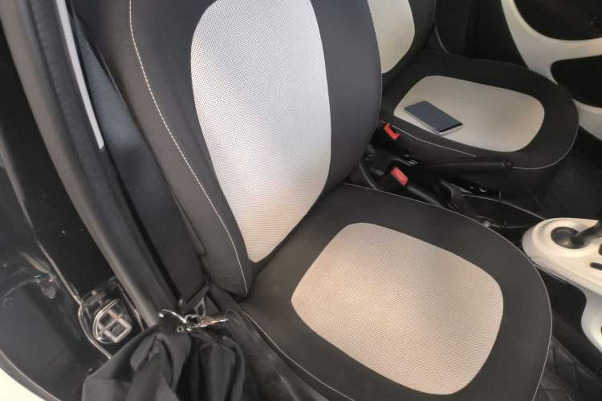 Used smart forfour 2016 1.0L 52 kW Passion Edition Right Front Seat