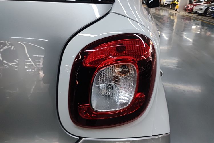 Used smart forfour 2016 1.0L 52 kW Passion Edition Right Rear Taillight