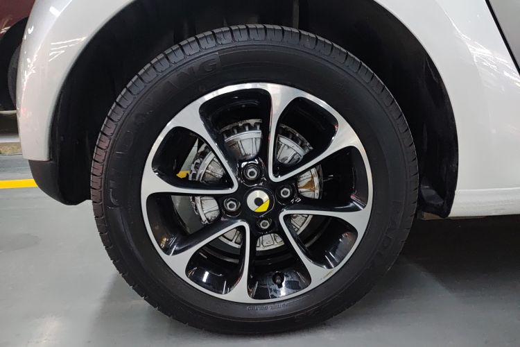 Used smart forfour 2016 1.0L 52 kW Passion Edition Right Rear Wheel Hub