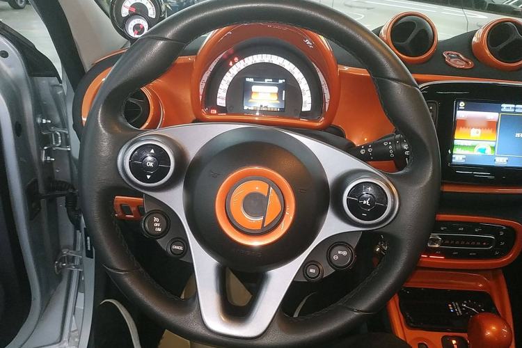 Used smart forfour 2016 0.9T 66 kW Pioneer Edition Steering Wheel