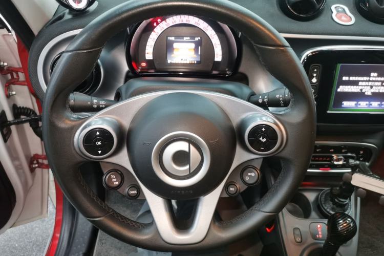 Used smart forfour 2016 0.9T 66 kW Pioneer Edition Steering Wheel