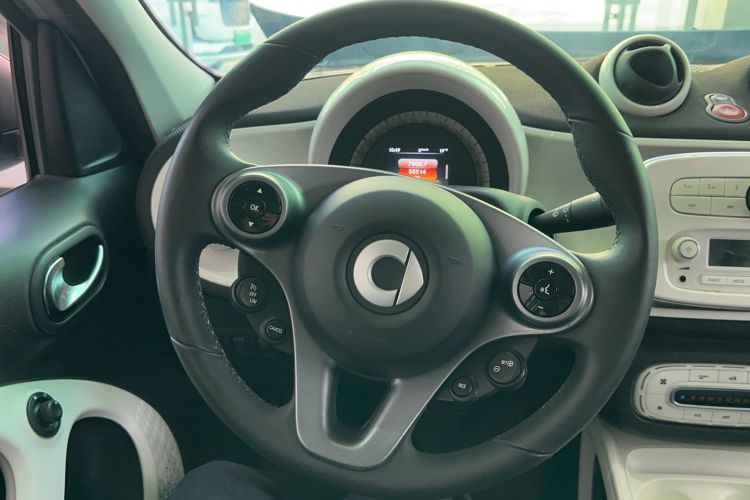 Used smart forfour 2016 1.0L 52 kW Passion Edition Steering Wheel