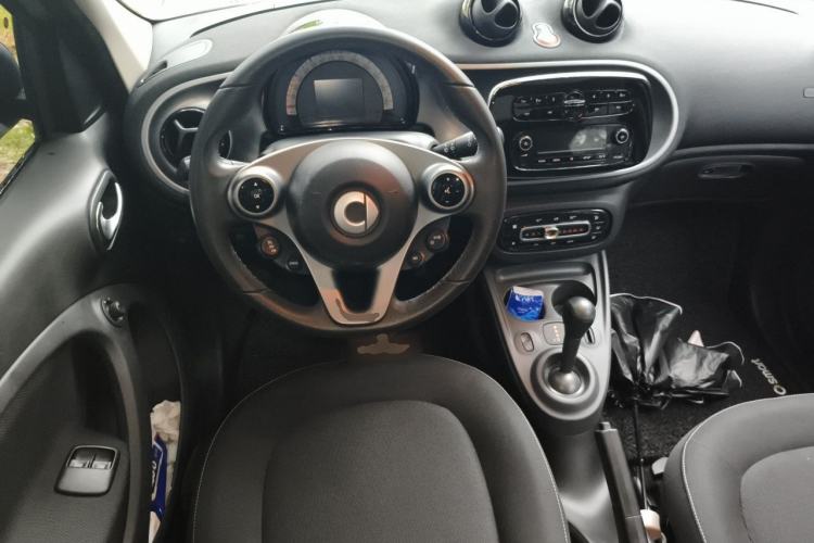 Used smart forfour 2016 1.0L 52 kW Passion Edition Steering Wheel