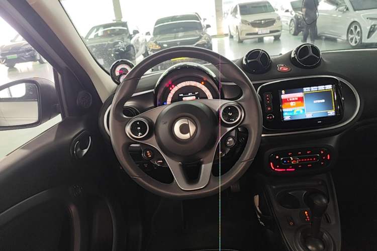 Used smart forfour 2016 0.9T 66 kW Pioneer Edition Steering Wheel
