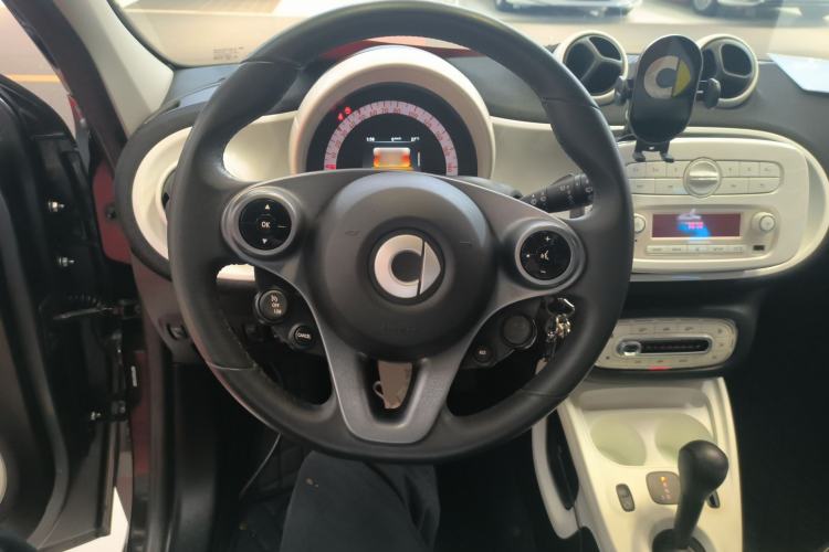 Used smart forfour 2016 1.0L 52 kW Passion Edition Steering Wheel