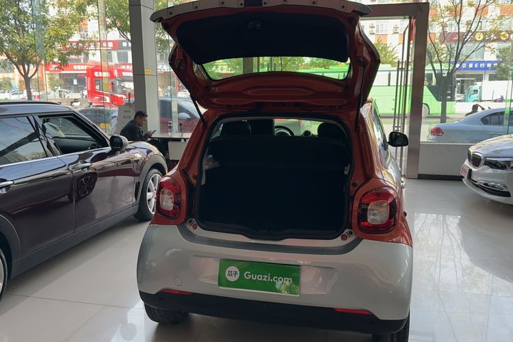 Used smart forfour 2016 1.0L 52 kW Passion Edition Trunk