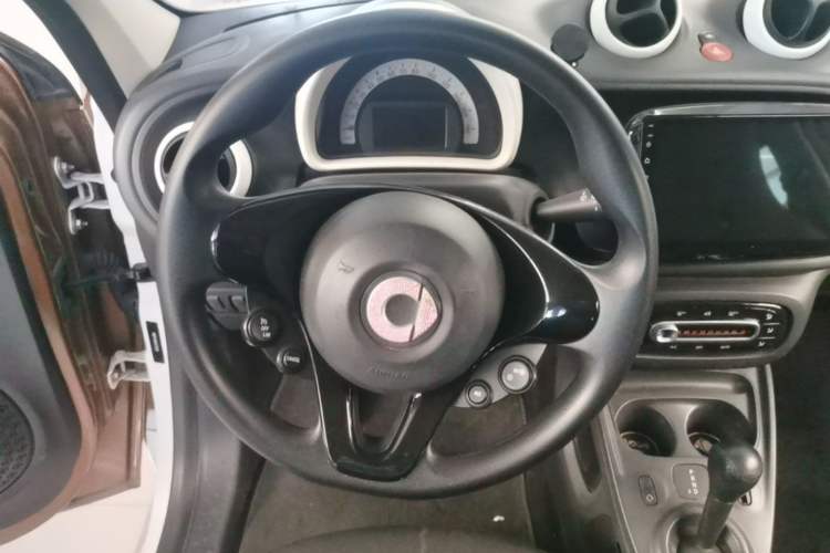 Used smart forfour 2016 1.0L 52 kW Dynamic Edition Steering Wheel