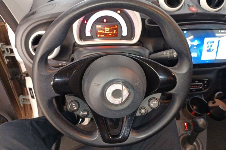 Used smart forfour 2016 1.0L 52 kW Dynamic Edition Steering Wheel