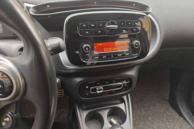 Used smart forfour 2016 1.0L 52 kW Passion Edition Audio And AC Panel