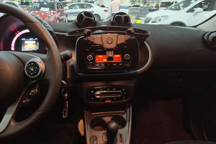 Used smart forfour 2016 1.0L 52 kW Passion Edition Audio And AC Panel