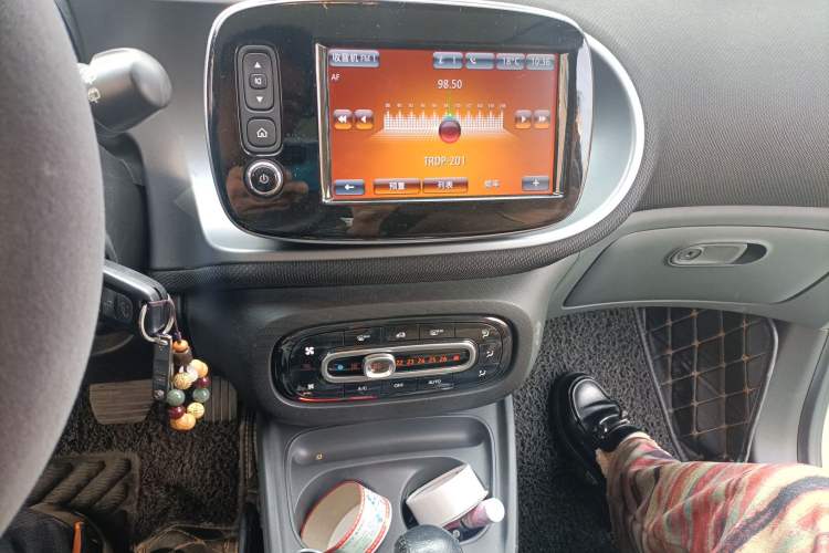 Used smart forfour 2016 0.9T 66 kW Pioneer Edition Audio And AC Panel