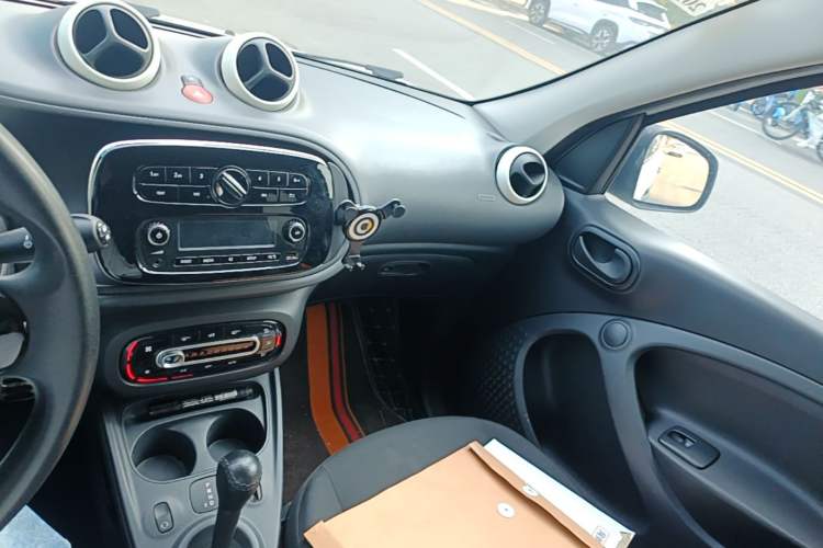 Used smart forfour 2016 1.0L 52 kW Dynamic Edition Audio And AC Panel