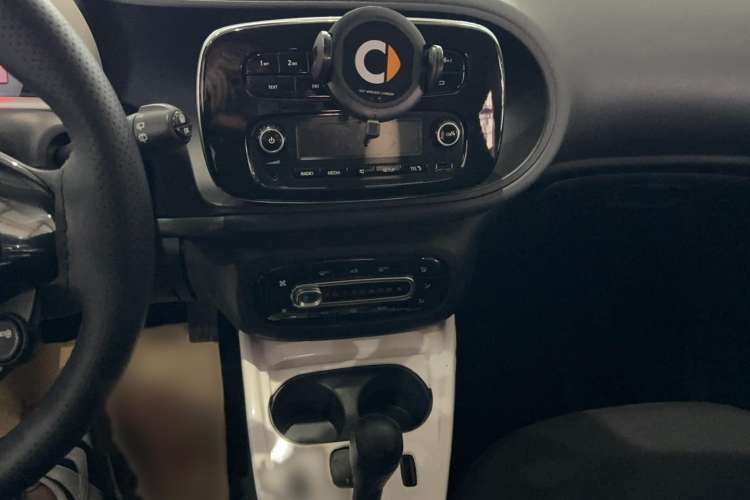 Used smart forfour 2016 1.0L 52 kW Dynamic Edition Audio And AC Panel