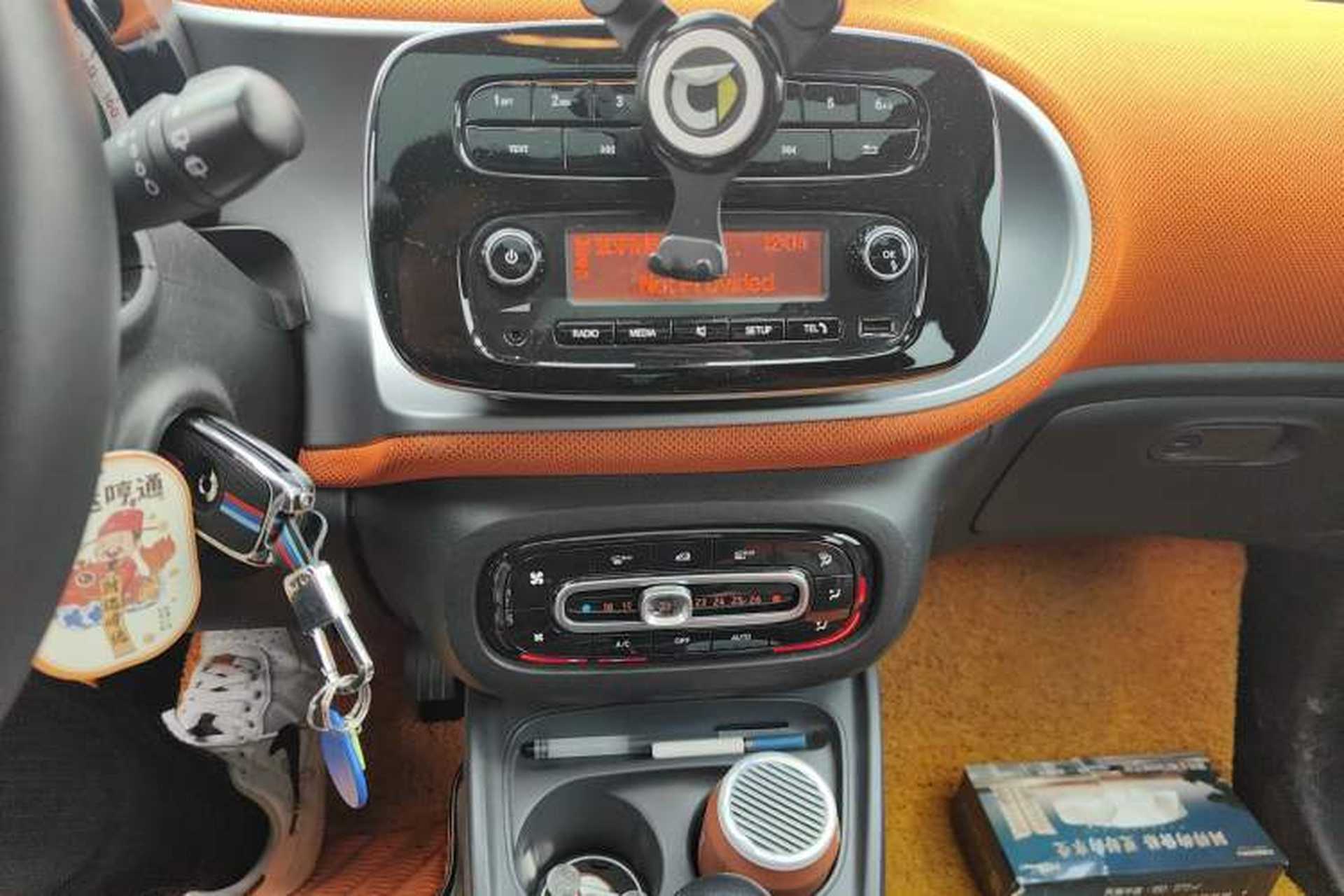 Used smart forfour 2016 1.0L 52 kW Passion Edition Audio And AC Panel