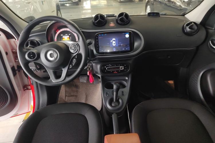 Used smart forfour 2016 1.0L 52 kW Passion Edition Center Console
