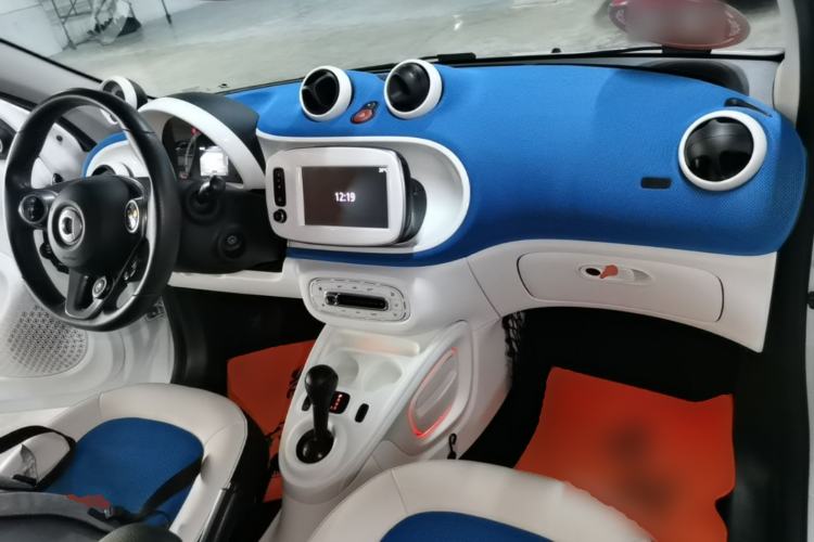 Used smart forfour 2016 0.9T 66 kW Ultimate Edition Center Console