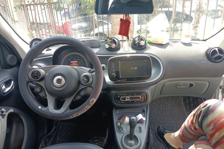 Used smart forfour 2016 0.9T 66 kW Pioneer Edition Center Console