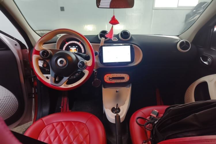 Used smart forfour 2016 1.0L 52 kW Passion Edition Center Console