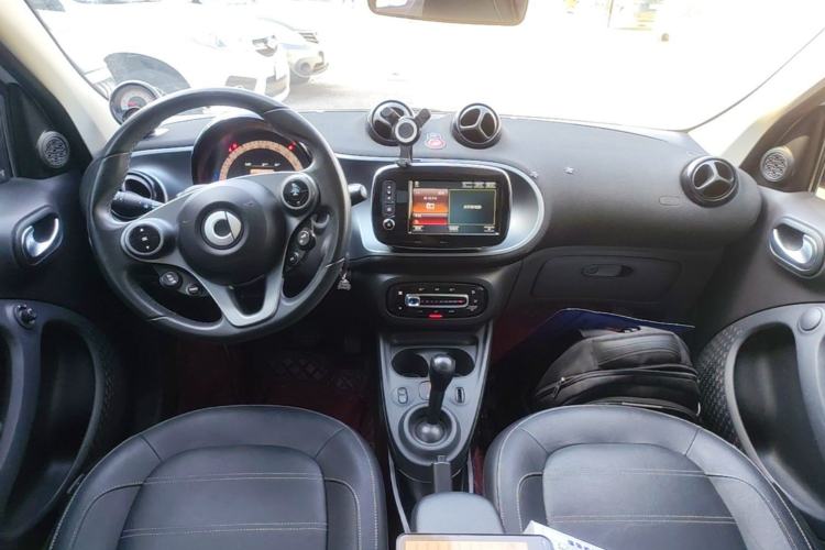 Used smart forfour 2016 0.9T 66 kW Pioneer Edition Center Console