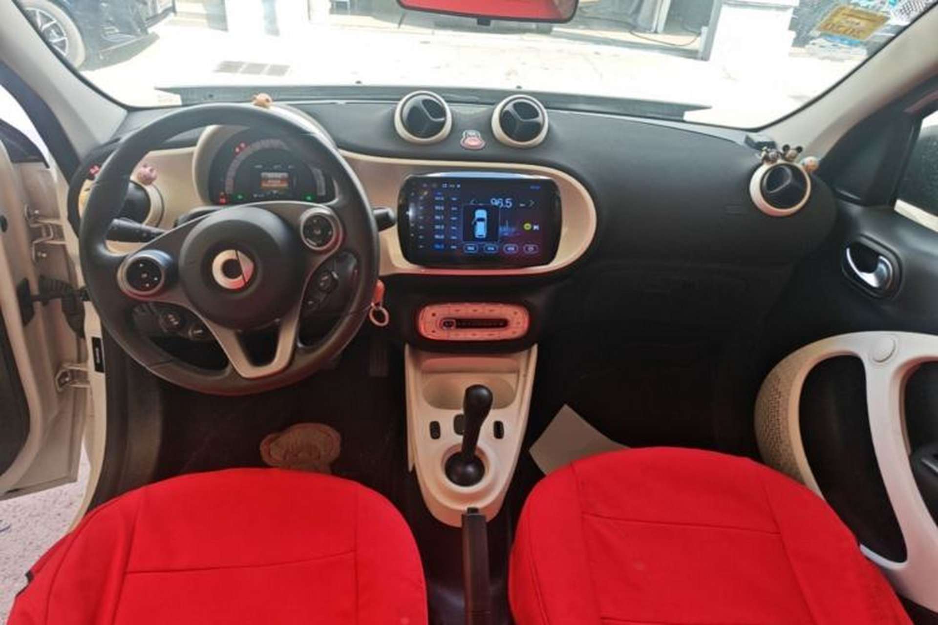 Used smart forfour 2016 1.0L 52 kW Passion Edition Center Console