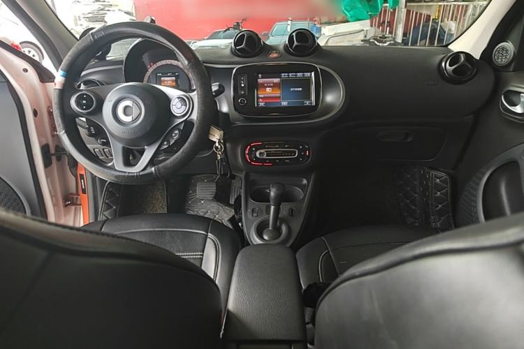 Used smart forfour 2016 0.9T 66 kW Pioneer Edition Center Console