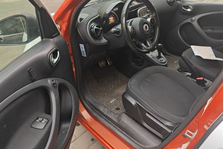 Used smart forfour 2016 1.0L 52 kW Passion Edition Driver Seat