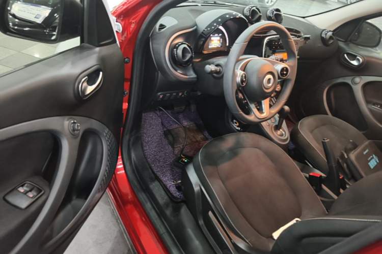 Used smart forfour 2016 1.0L 52 kW Passion Edition Driver Seat